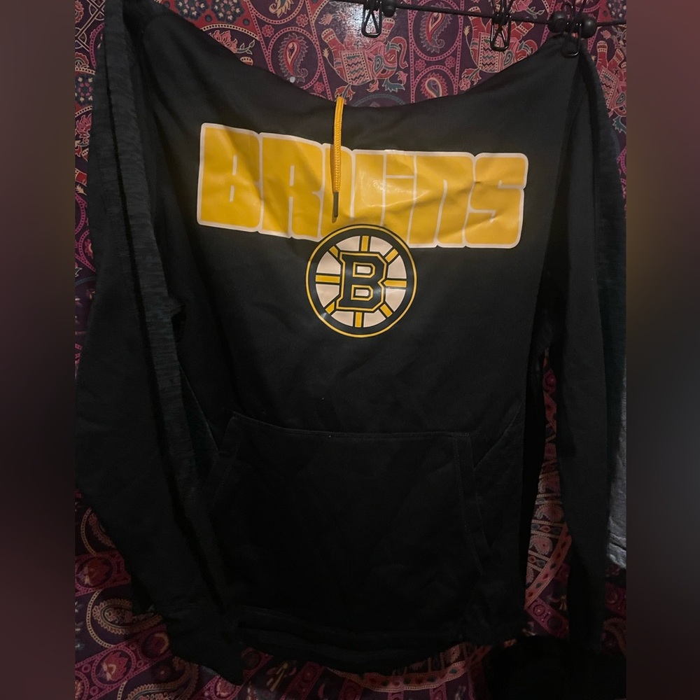 Bruins sweatshirt